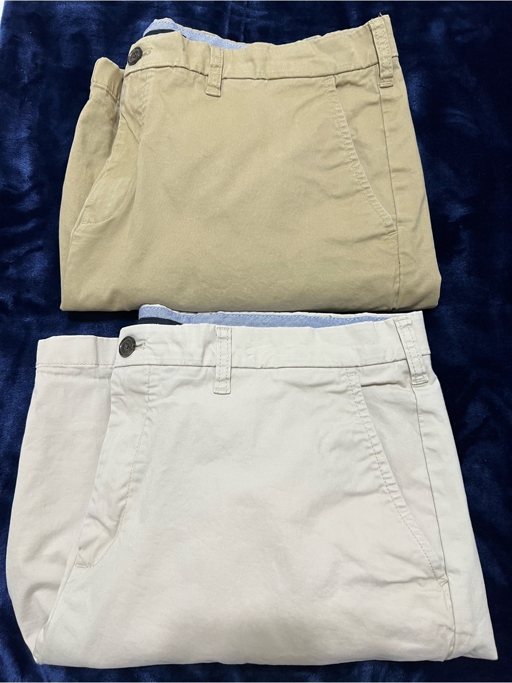 2 Pairs of Tommy Hilfiger Men's Shorts - Tan and Cream